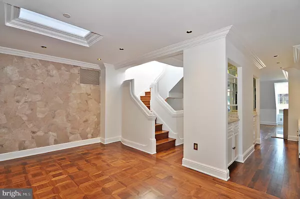 Washington, DC 20007,3030 K ST NW #204