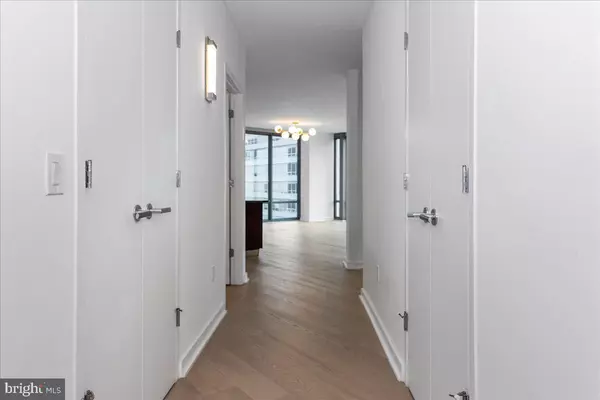 Philadelphia, PA 19103,2101-00 MARKET ST #2206