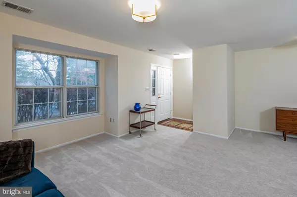 Monmouth Junction, NJ 08852,2002 SANDLEWOOD CT