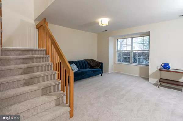 Monmouth Junction, NJ 08852,2002 SANDLEWOOD CT