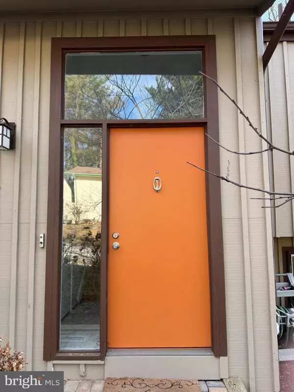 Kensington, MD 20895,9803 HILL ST