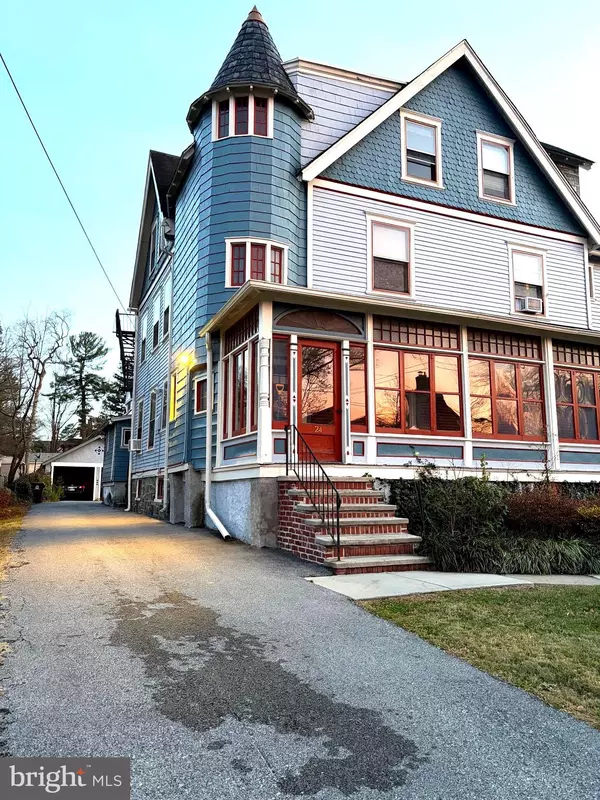 24 W GREENWOOD AVE #3RD FLOOR, Lansdowne, PA 19050