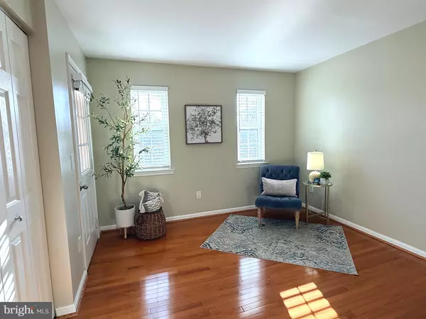 Centreville, VA 20121,14901 RYDELL RD #303