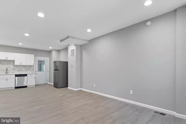 Baltimore, MD 21225,809 PONTIAC AVE