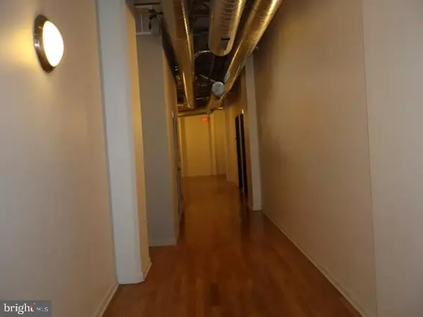 Philadelphia, PA 19103,2200-28 ARCH ST #906