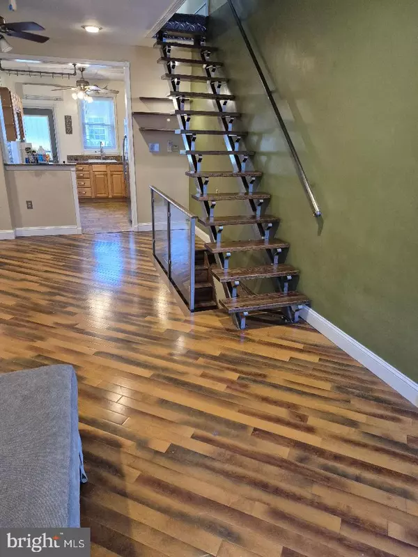 Philadelphia, PA 19145,2417 S OPAL ST