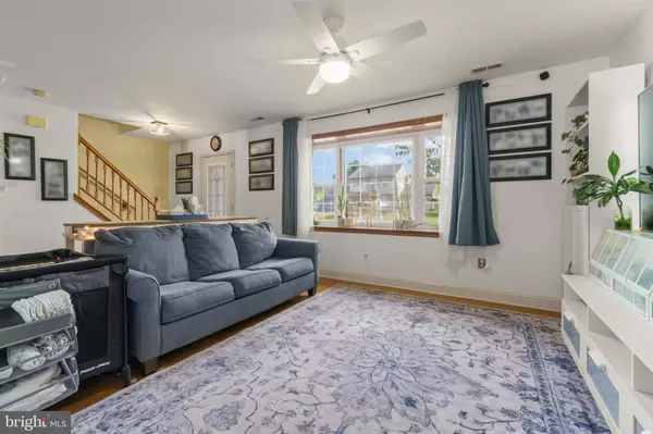 Burlington, NJ 08016,8 ORANGEWOOD LN