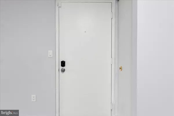 Centreville, VA 20121,14903 RYDELL RD #104