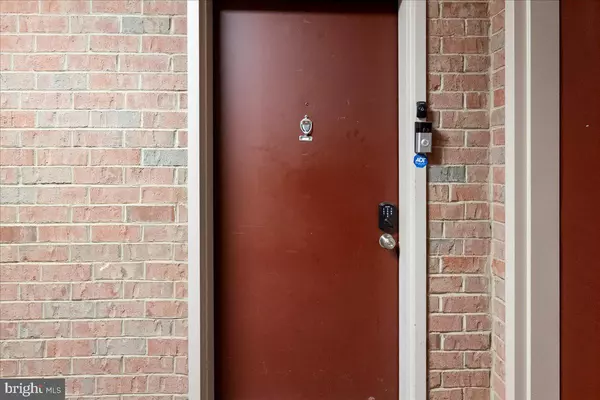 Centreville, VA 20121,14903 RYDELL RD #104