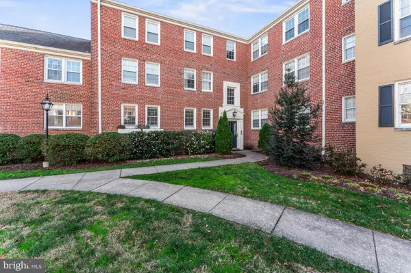 Alexandria, VA 22307,6715 W WAKEFIELD DR #A1