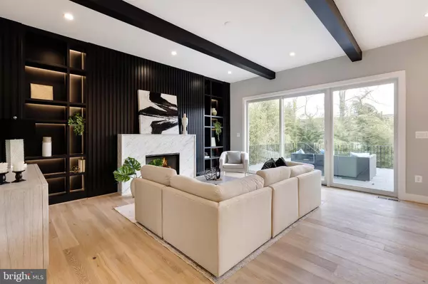 Vienna, VA 22180,125 CASMAR ST SE