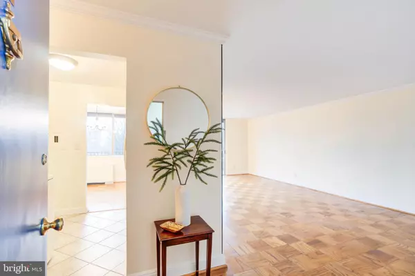 Arlington, VA 22207,4343 CHERRY HILL RD #303