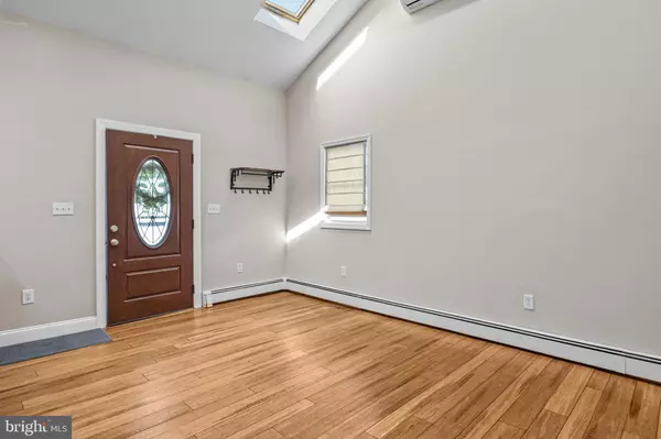 Levittown, PA 19055,34 ROCKY POOL LN