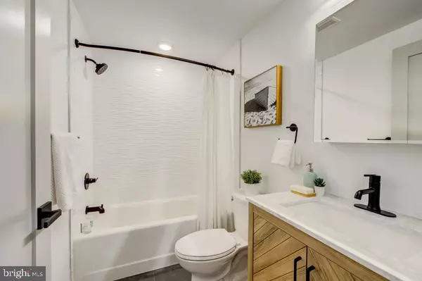 Philadelphia, PA 19128,5001 UMBRIA ST #P610