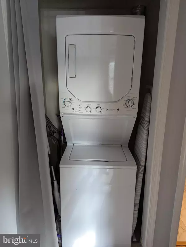 Burke, VA 22015,5940 COVE LANDING RD #304