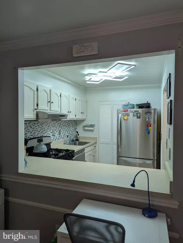 Burke, VA 22015,5940 COVE LANDING RD #304