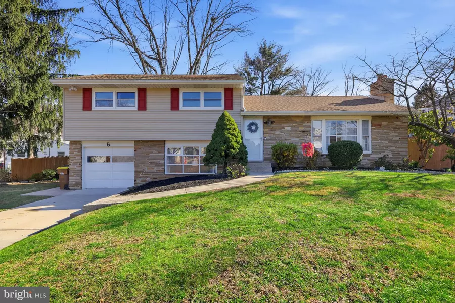 5 PATRICK LN, Yardley, PA 19067
