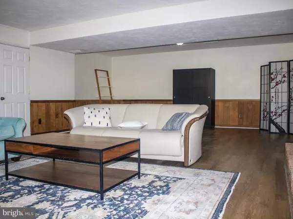 Falls Church, VA 22042,3314 DAUPHINE DR