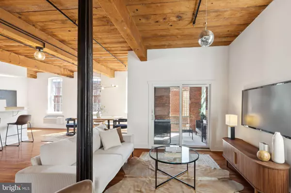 Philadelphia, PA 19106,205-15 CUTHBERT ST #301