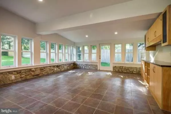 Yardley, PA 19067,4 IVY LN