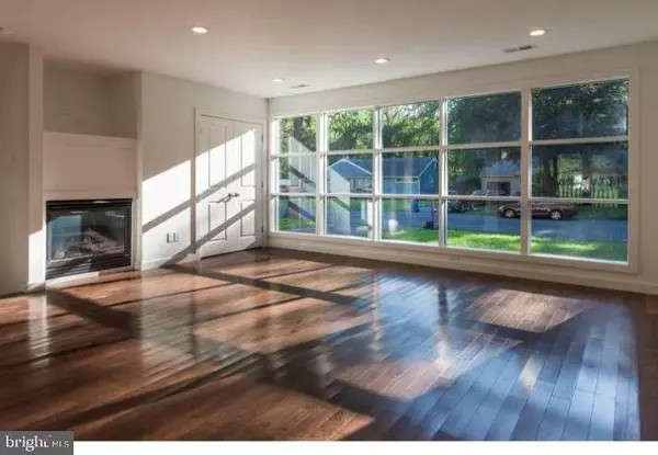 Yardley, PA 19067,4 IVY LN