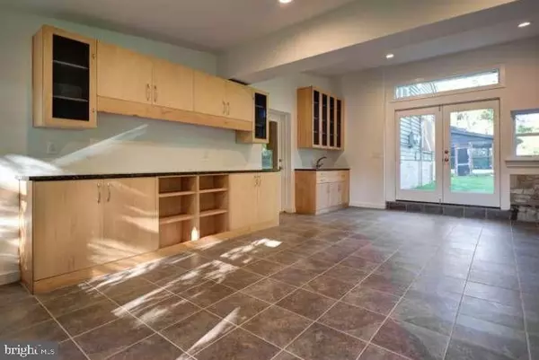 Yardley, PA 19067,4 IVY LN