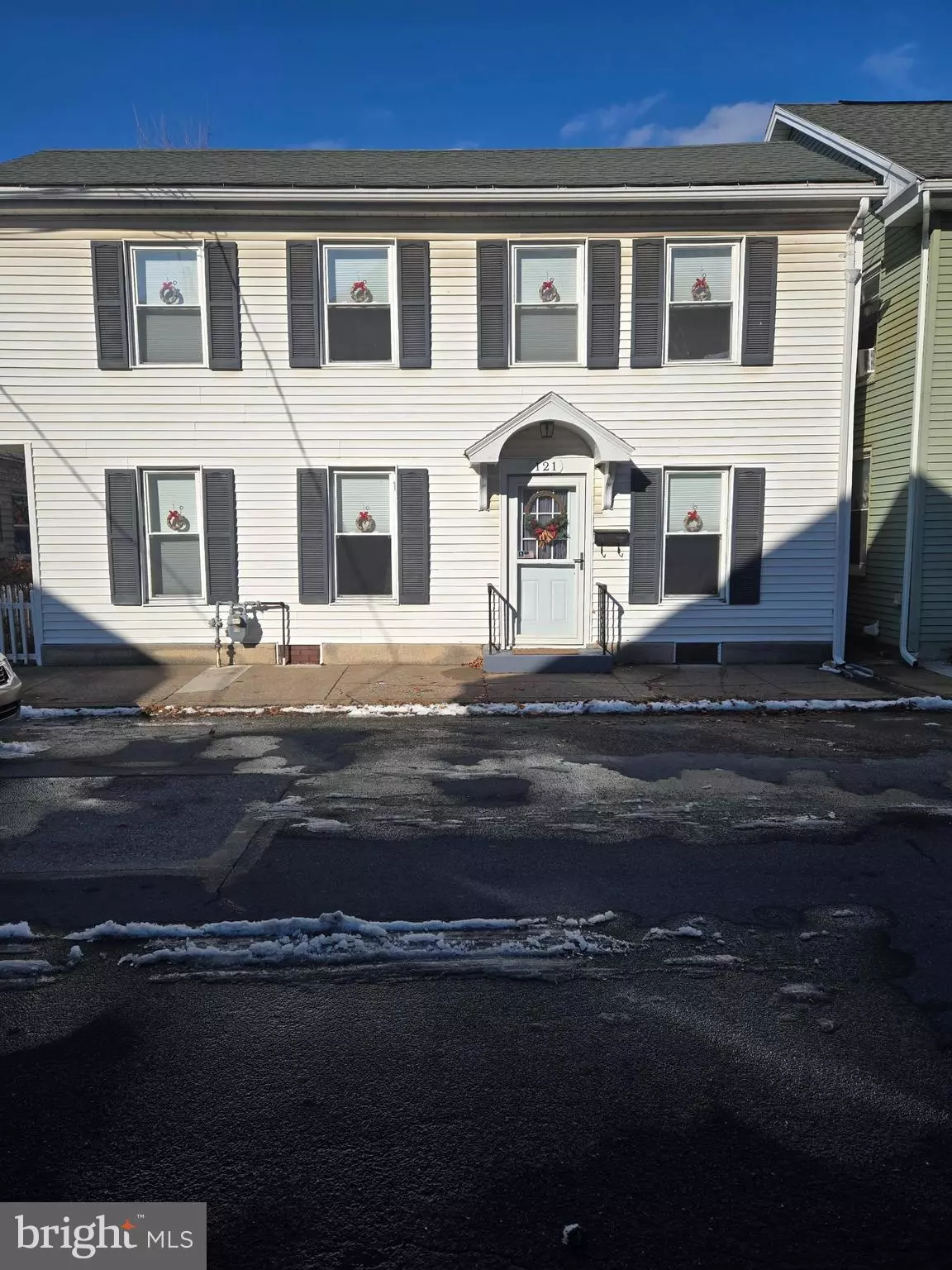 Mechanicsburg, PA 17055,121 E LOCUST ST