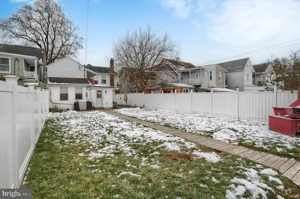 Mechanicsburg, PA 17055,121 E LOCUST ST