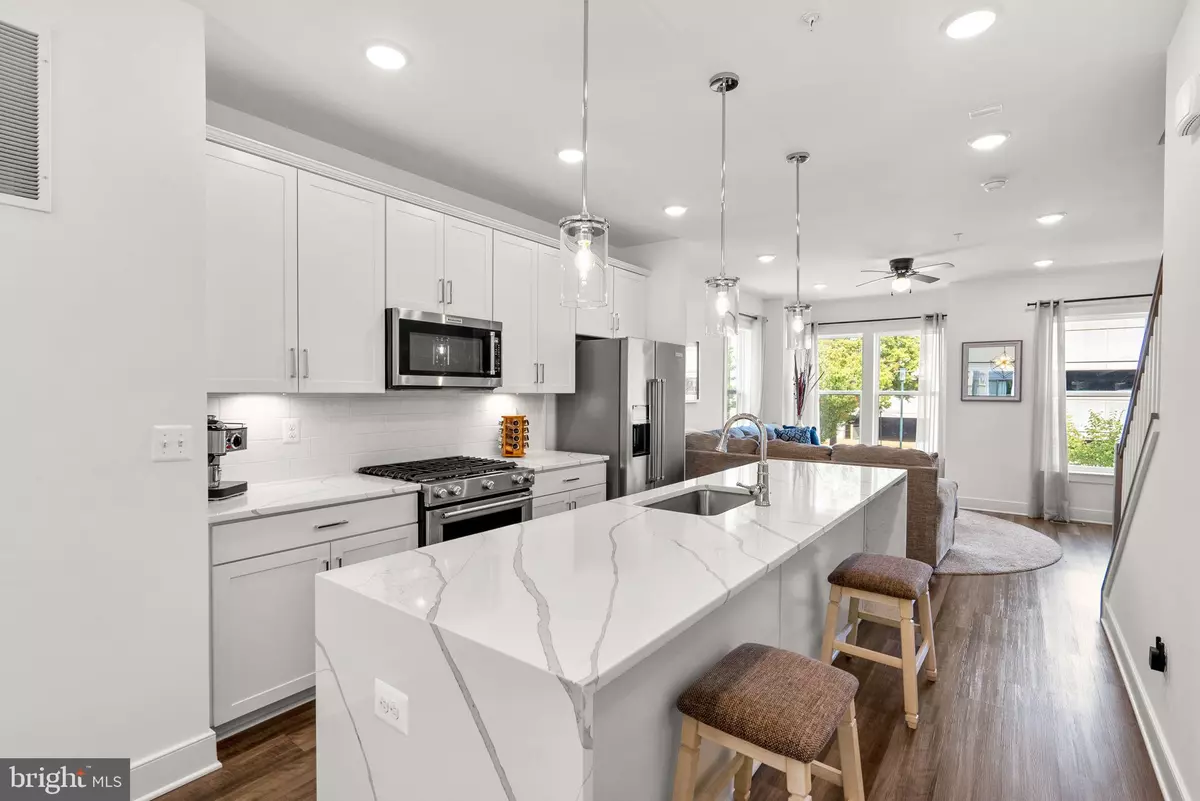 Rockville, MD 20850,863 KING FARM BLVD