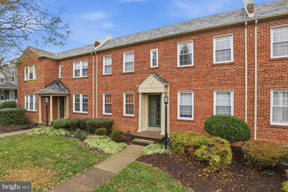 Alexandria, VA 22301,7 RUSSELL RD #D