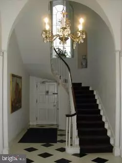 Carlisle, PA 17013,52 E HIGH ST