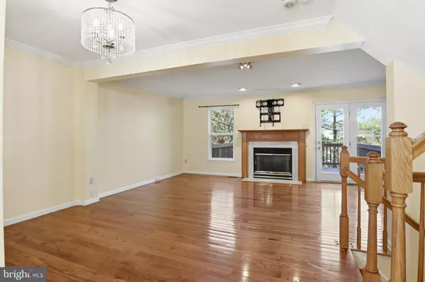 Alexandria, VA 22315,6203 ABBOTTSBURY ROW