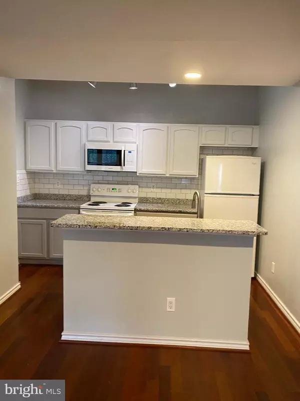 Fairfax, VA 22033,12161 PENDERVIEW TER #906