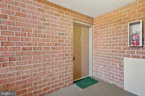 Lutherville Timonium, MD 21093,6 BALLINDINE CT #101