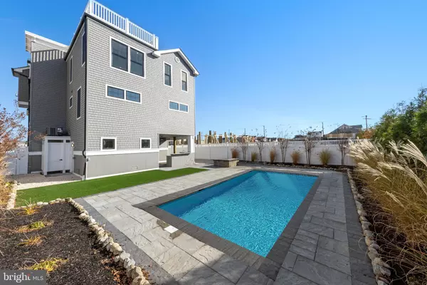 Beach Haven, NJ 08008,322 THIRD ST