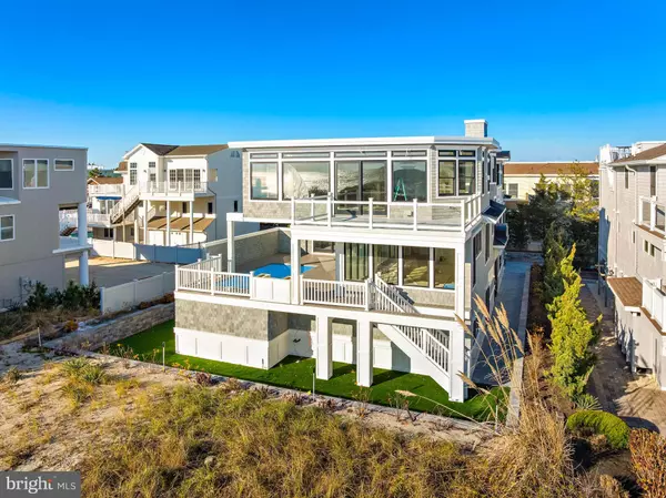 Barnegat Light, NJ 08006,11 E 30TH ST