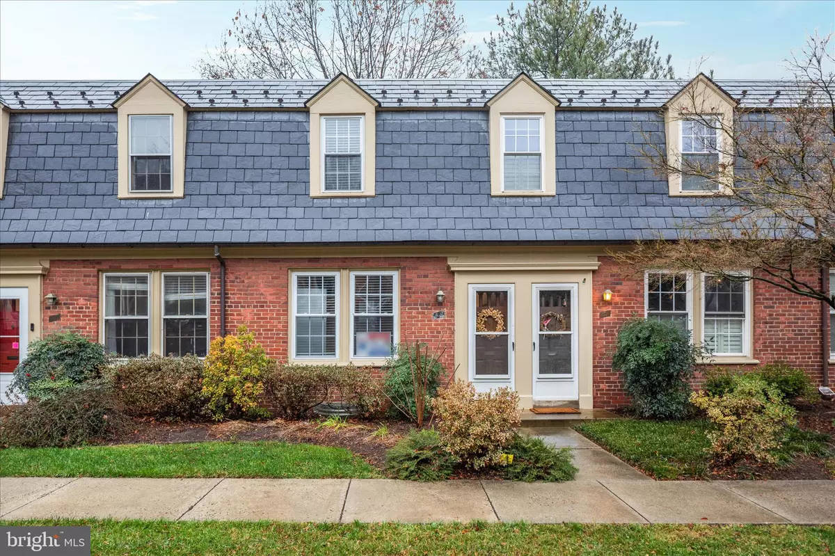 Arlington, VA 22204,1021 S BARTON ST #120