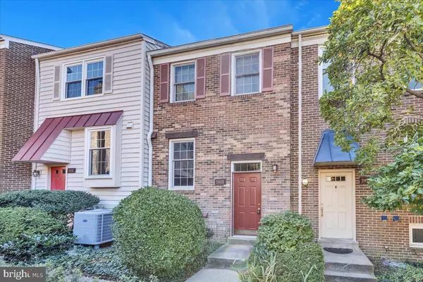 1901 ADAMS ST N #B, Arlington, VA 22201