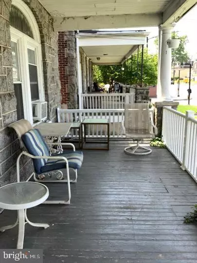 Darby, PA 19023,526 MACDADE BLVD