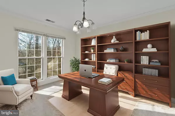 Germantown, MD 20876,9701 LEATHERFERN TER #202