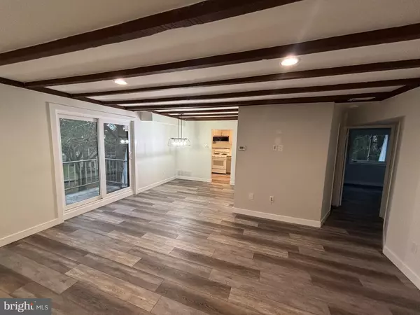 Warminster, PA 18974,885 N YORK RD #4B