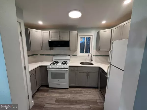 Warminster, PA 18974,885 N YORK RD #4B