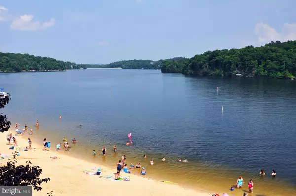 Cross Junction, VA 22625,103 GREEN LEAF DR