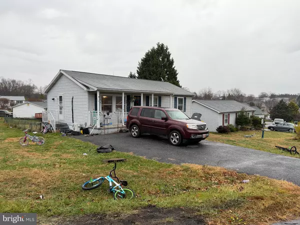 32 YARROW CIR, Martinsburg, WV 25404