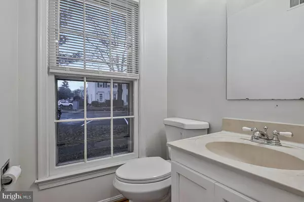 Springfield, VA 22153,7865 PARTHIAN CT