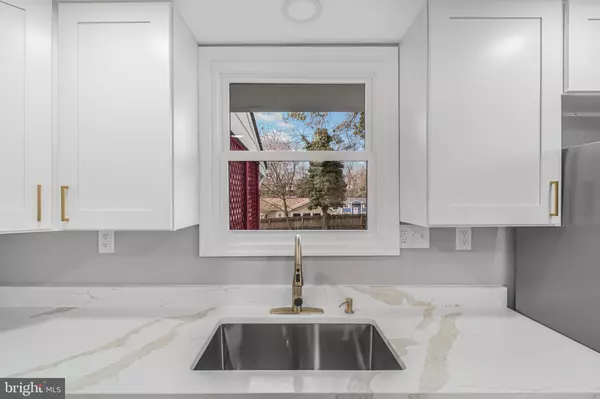 Woodbridge, VA 22193,13814 GREENWOOD DR