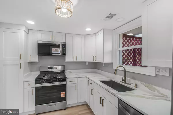 Woodbridge, VA 22193,13814 GREENWOOD DR