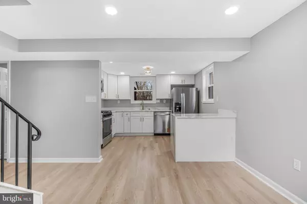 Woodbridge, VA 22193,13814 GREENWOOD DR