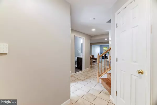 Herndon, VA 20171,2520 BANSHIRE DR