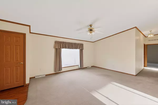 Royersford, PA 19468,405 VILLAGE WAY